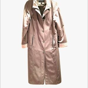 Full length Fleet Street Ltd. lined trench